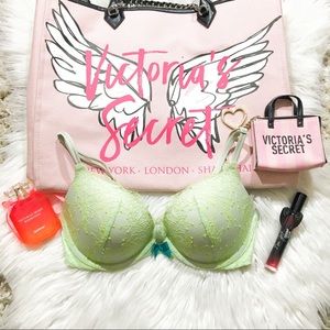 32D Victoria Secret Bra